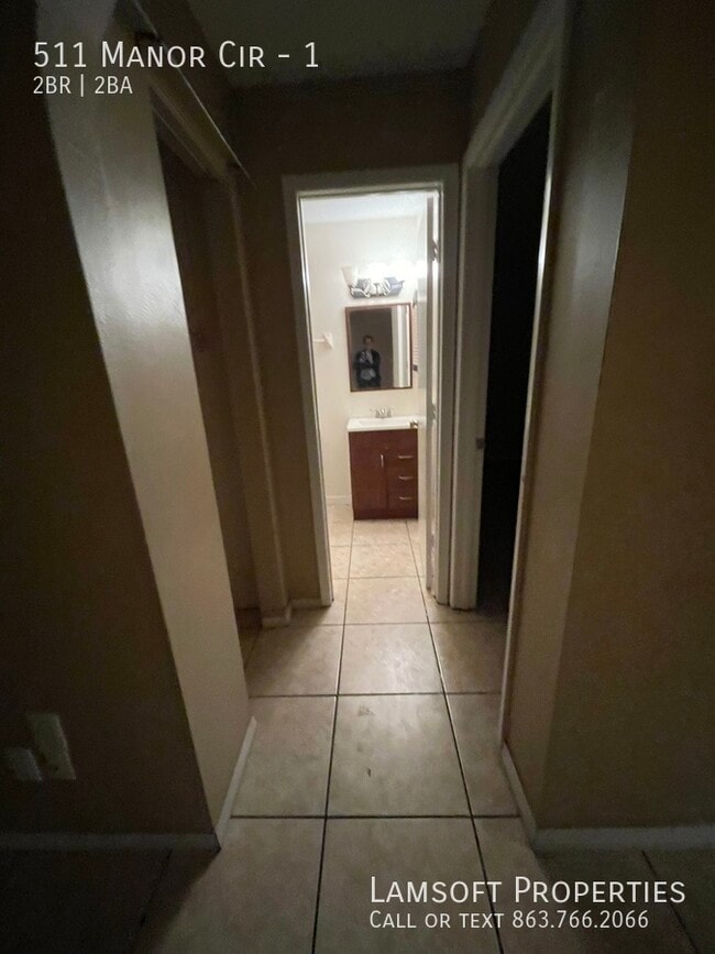 Building Photo - 511 Manor Cir