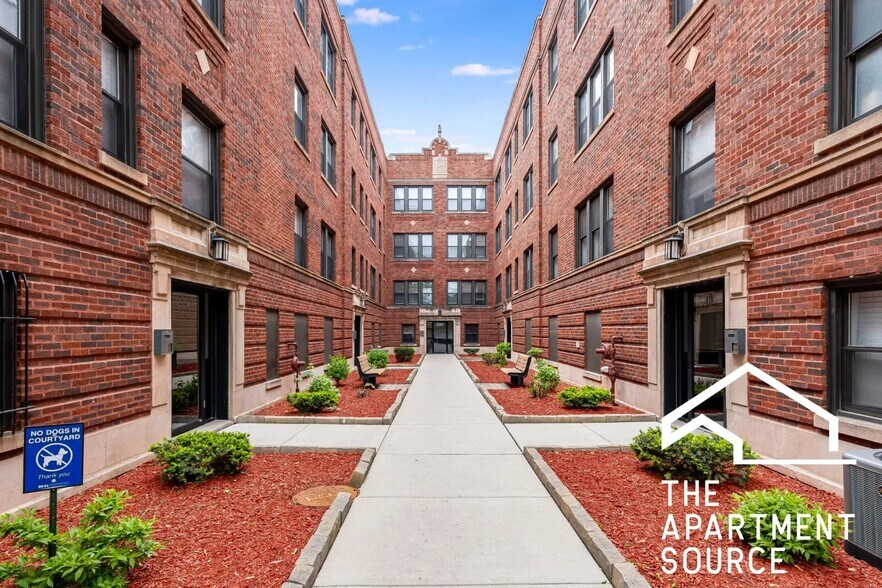 Building Photo - 2203 W Eastwood Ave