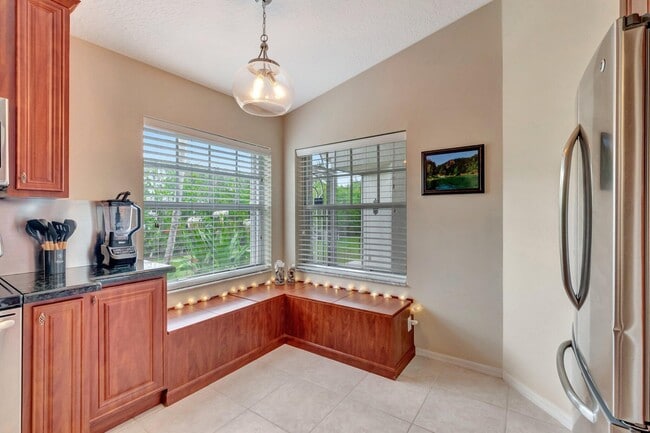 Building Photo - 14211 W La Sedona Cir