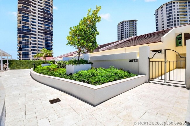 Building Photo - 3966 N Ocean Dr