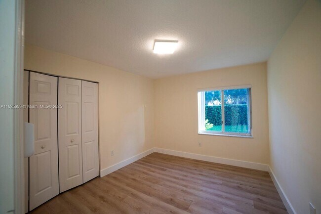 Building Photo - 6598 NW 113th Pl