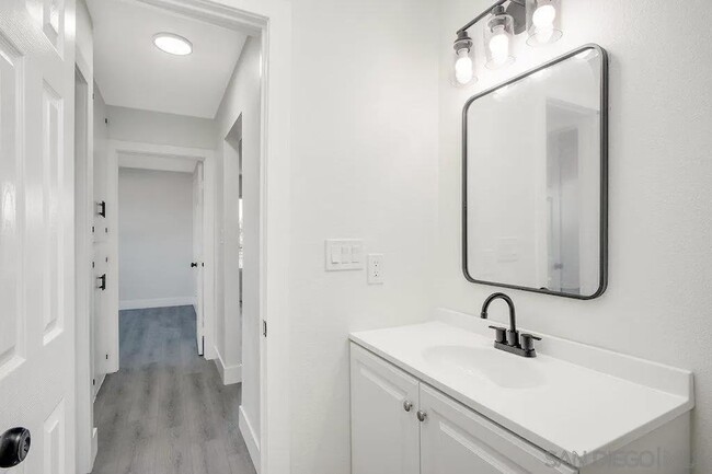 Building Photo - 1642 C Ave