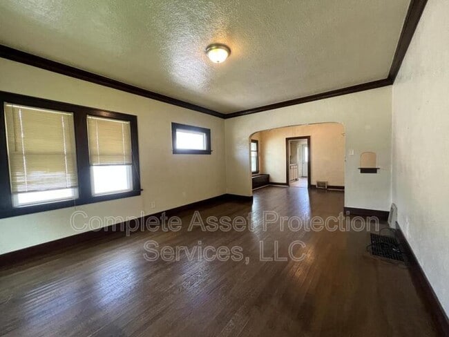 Building Photo - 6931 Harrison Ave