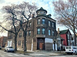 Building Photo - 3 bedroom in Chicago IL 60623