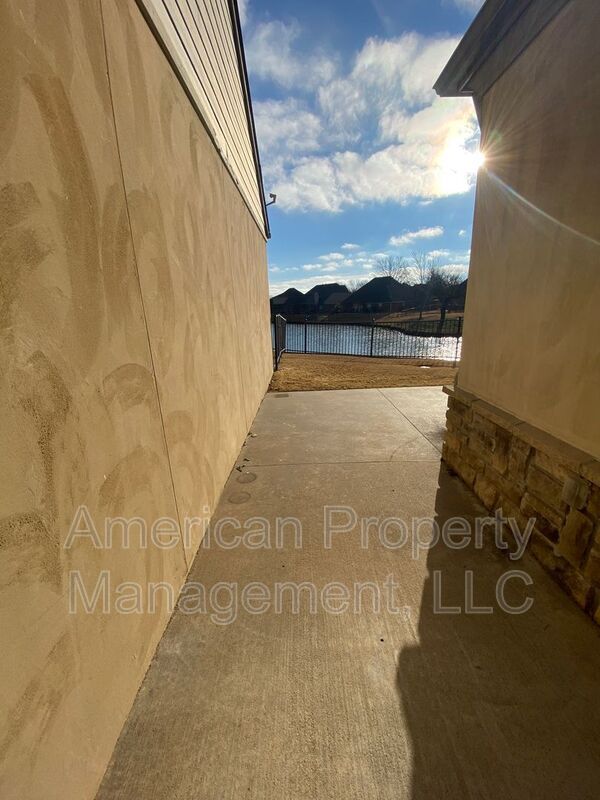 Building Photo - 10343 N 139th E Ave