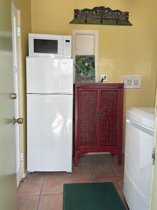 Building Photo - 8140 Blackburn Ave