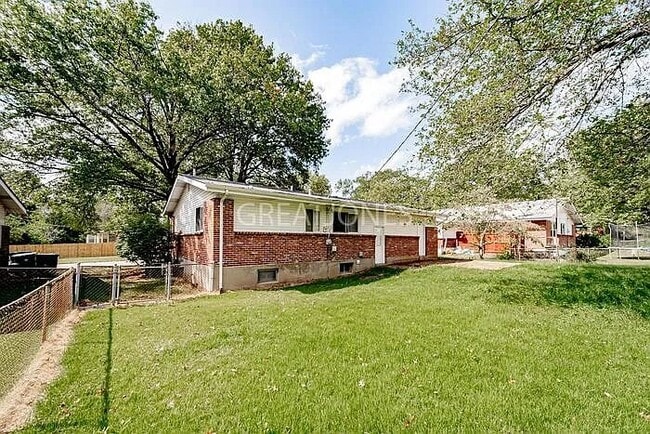 Building Photo - 11020 Linnell Dr
