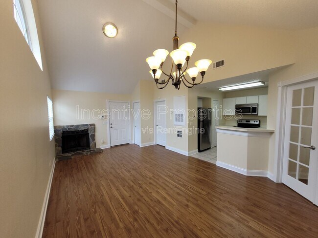 Building Photo - 575 Bloomington Ct