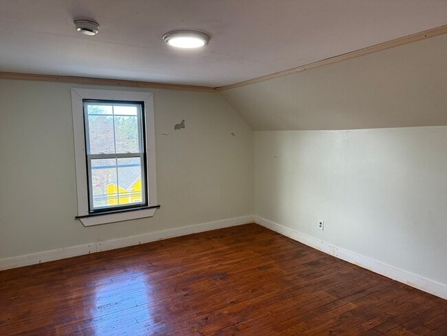 Building Photo - 278 Pleasant St