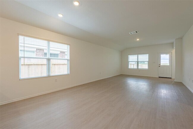 Building Photo - 200 Camargue Dr
