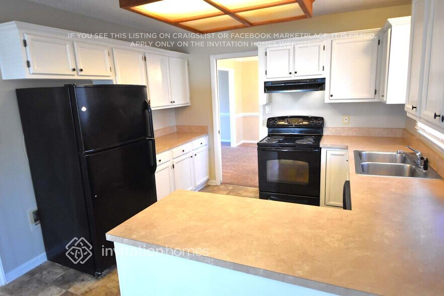 Building Photo - 2329 Century Oaks Ln