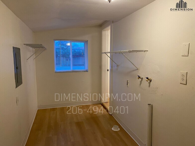 Building Photo - 1519 Maple Ln