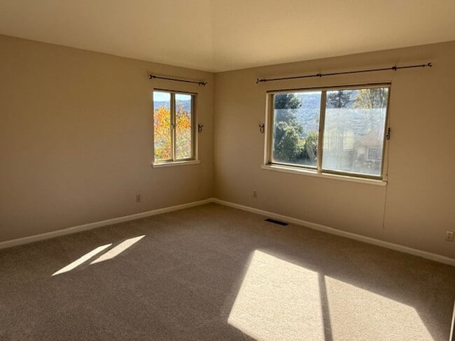 Building Photo - Massive 5-bedroom home in the El Sobrante / Greenbriar Neighborhood