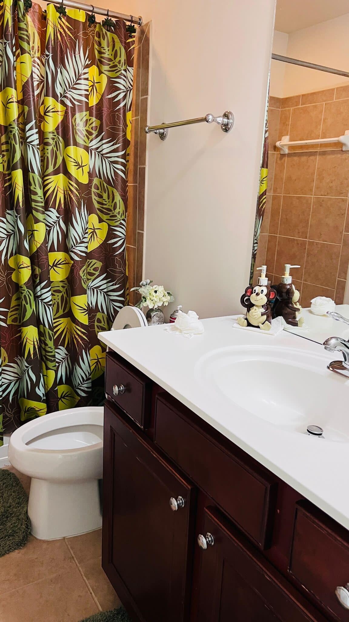 Building Photo - 725 Earlham Dr