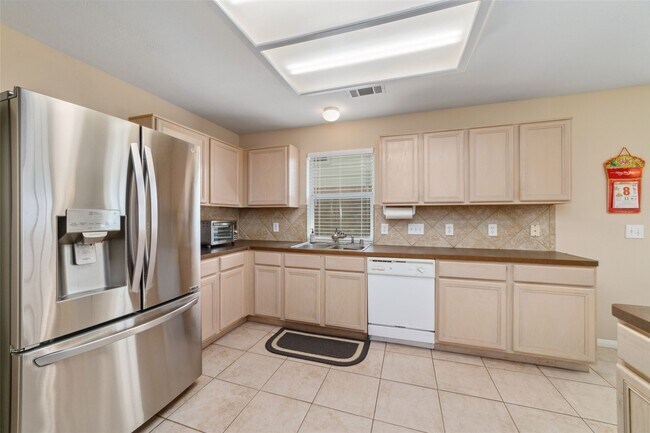 Building Photo - 8123 Solara Bend Ct