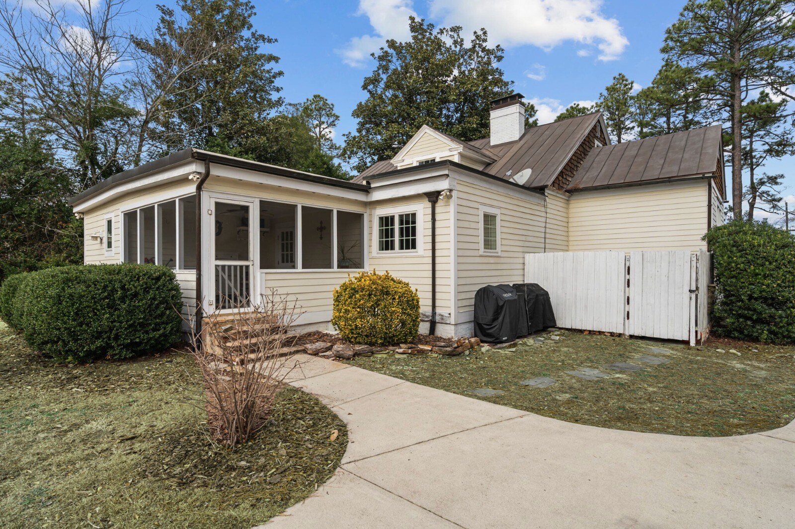 Building Photo - 2050 Midland Rd