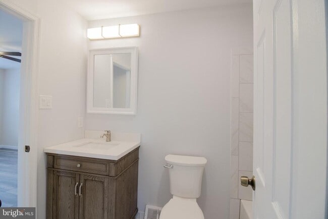 Building Photo - 254 Stanford Pl