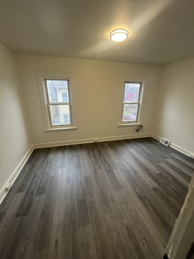 Building Photo - 542 Locust St