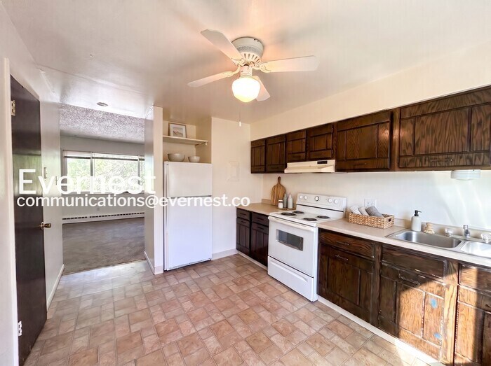 Building Photo - 1075 Magnolia St
