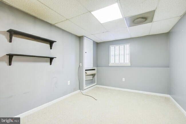 Building Photo - 351 Skyview Dr