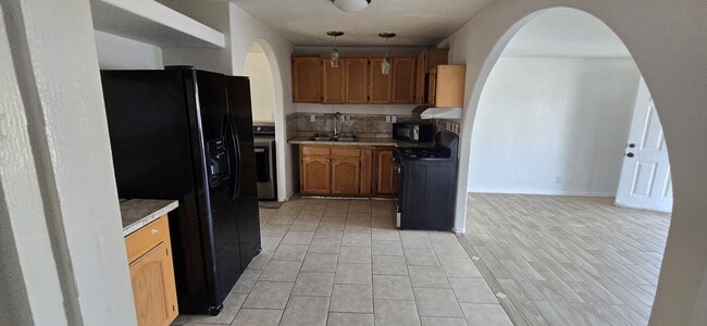 Building Photo - 315 W Palma St