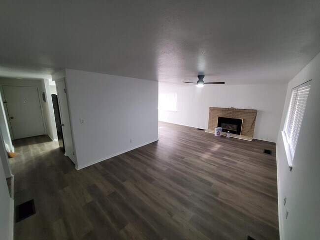 Building Photo - 14905 S Redwood Rd