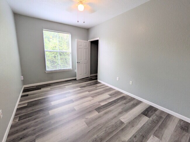 Building Photo - "September Rent Free! - Beautiful 2/2 Southside Condo On Gate Parkway with Lots of Amenities!"