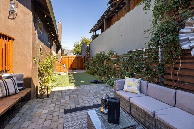 Building Photo - Wonderful Rockridge Home for Lease