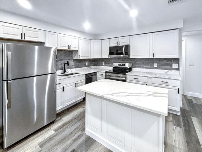 Building Photo - 1326 S Summerlin Ave