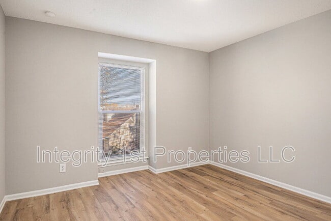 Building Photo - 3500 NE 72nd Terrace