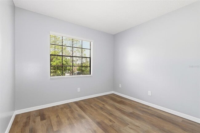 Building Photo - 10 N Fairfax Ave