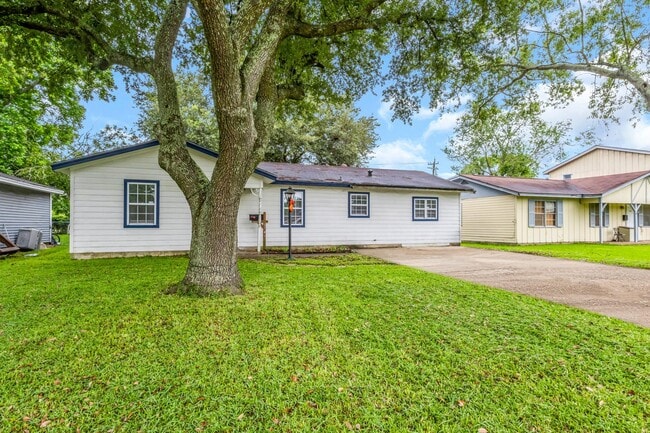 Building Photo - 8745 Kimberly Dr
