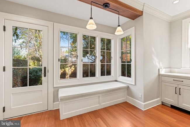 Building Photo - 509 Duke St