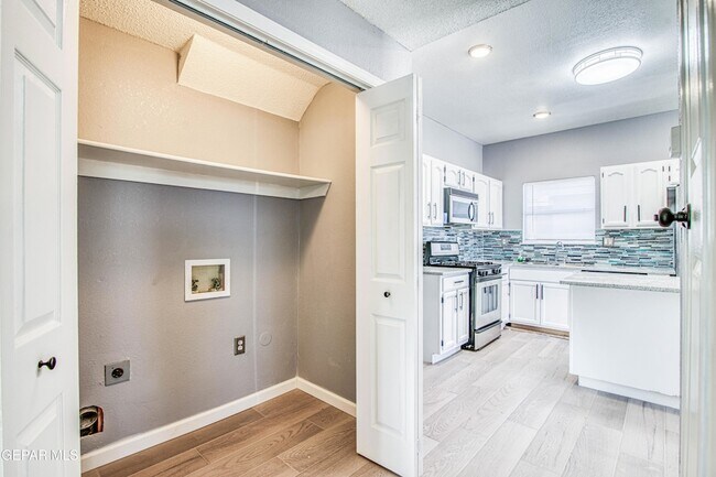 Building Photo - 12325 Tierra Bella Dr
