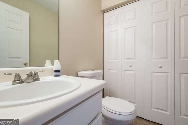 Building Photo - 2295 Burdett Ridge Dr