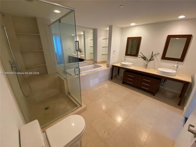 Building Photo - 465 Brickell Ave