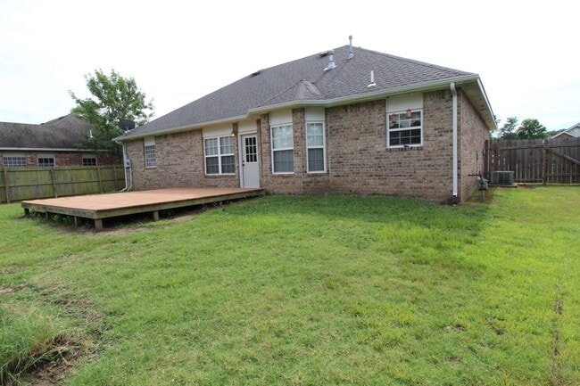 Building Photo - designed for comfort : 3 Bedroom 2 Bath