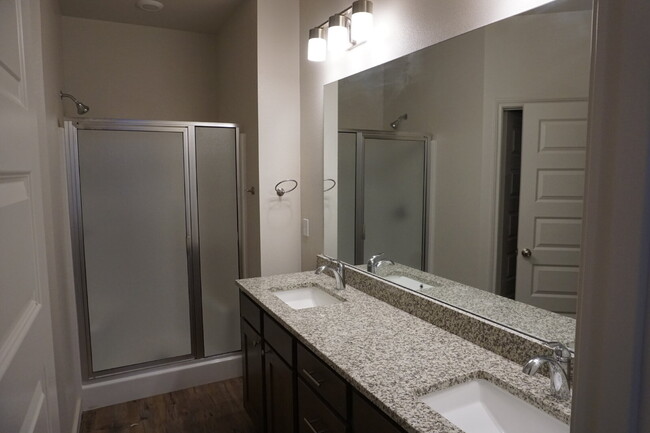 Building Photo - Townhome Located South Of Town Near Cooper...