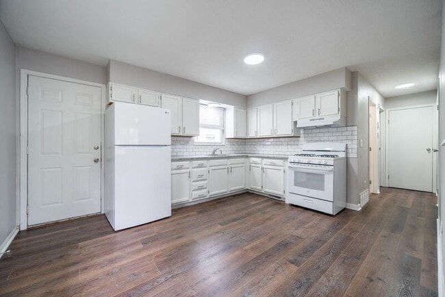 Building Photo - 883 Akola Ave