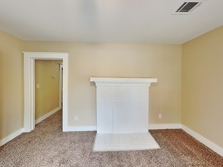 Building Photo - 2497 Lakewood Ave SW