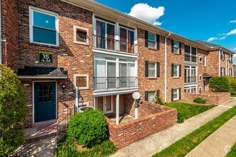 Building Photo - 5025 Hillsboro Pike