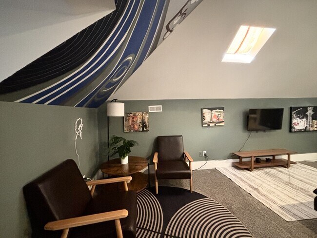 Building Photo - 608 Park St.