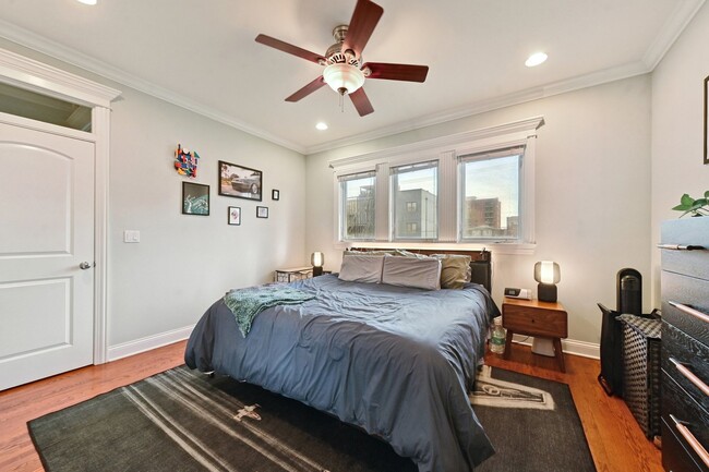 Building Photo - 4853 N Winthrop Ave