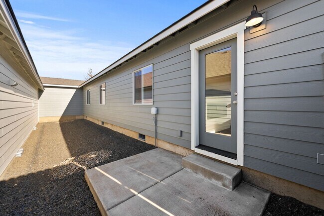 Building Photo - Modern 3 Bed/2 Bath Single-Level Home with Open Living - Redmond