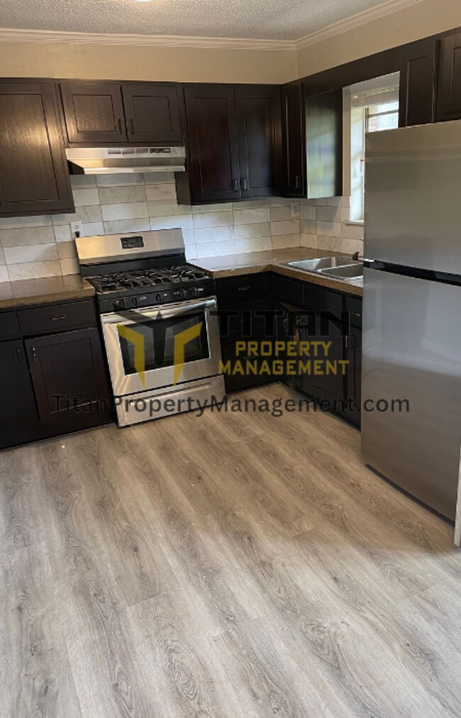 Building Photo - 2bed/1bath Townhouse