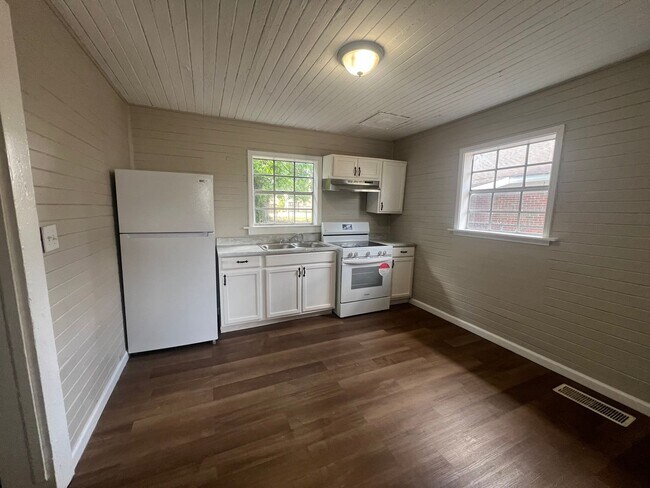 Building Photo - 1 bedroom 1 bathroom house in West Tuscaloosa