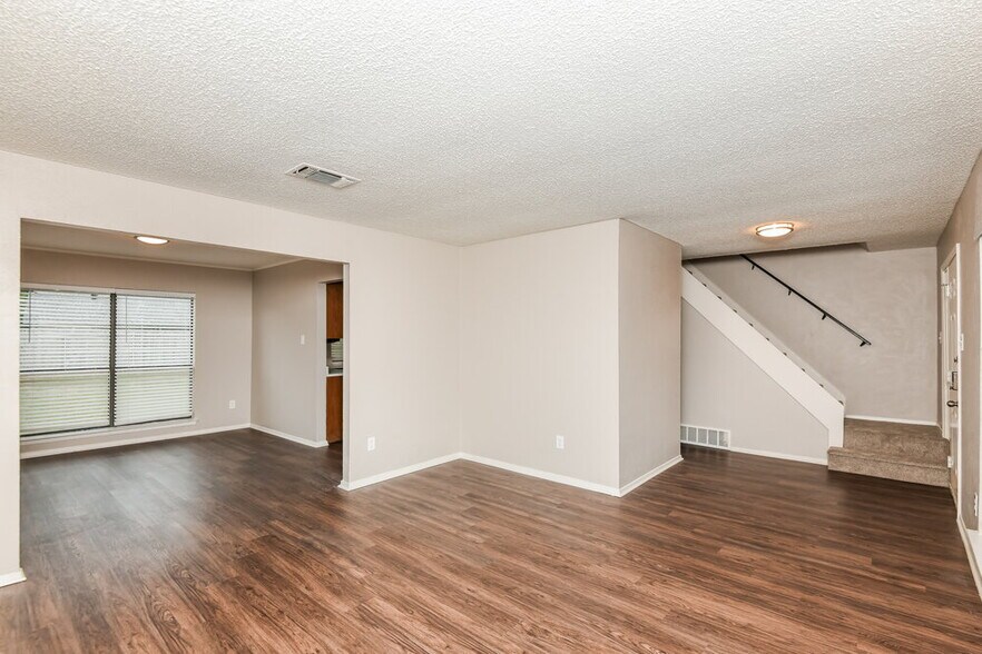 Building Photo - 3956 Wrenwood Dr