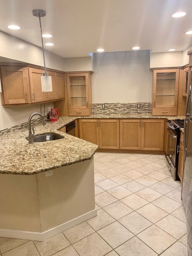Building Photo - Amazing 2-Bedroom Townhouse Located in Bella Vista! Available mid-July!