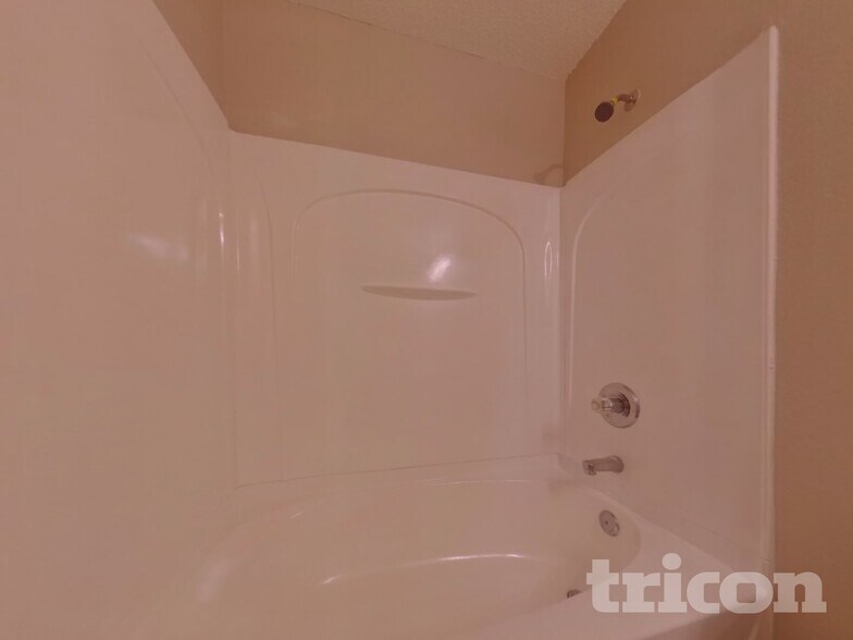 Building Photo - 558 Robins Egg Dr