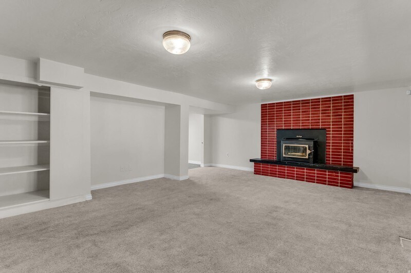Building Photo - 1035 Hillcrest Dr